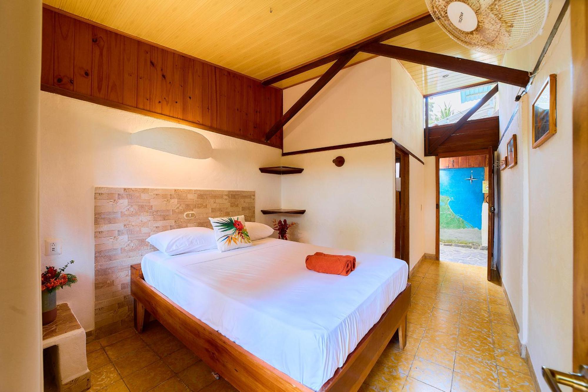 Cabinas Montesol Puerto Viejo de Talamanca Exterior photo